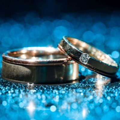 trouwfotografie bruidsfotograaf Nijmegen creatief met licht trouwringen
