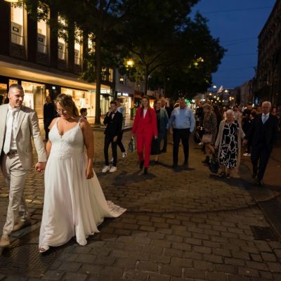 bruisreportage rivierenpark Nijmegen, bruiloft Nijmegen, trouwen tijdens Kermis